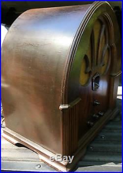 1931 Philco 90 Vintage Vacuum Tube Cathedral wood tube radio- beautiful, working