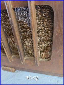 1938 Truetone Model D719 Vintage AM 4 Tube Radio Wood Cabinet Restorative