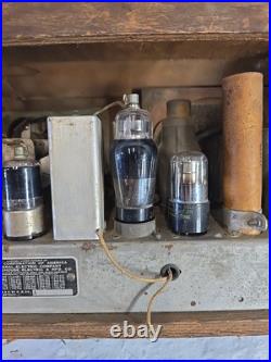 1938 Truetone Model D719 Vintage AM 4 Tube Radio Wood Cabinet Restorative