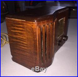 1939 VINTAGE EMERSON CR261 WOOD TUBE TABLE RADIO Cabinet By Ingram RARE MODEL
