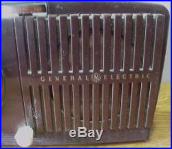1940's Vintage Bakelite GE General Electric model 64 tube radio working cond