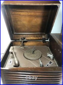 1940s Vintage Philco Tube Radio and Record Player, Wooden Case, Model 46-1203 1940s Vintage Philco Tube Radio and Record Player, Wooden Case, Model 46-1203