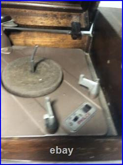 1940s Vintage Philco Tube Radio and Record Player, Wooden Case, Model 46-1203 1940s Vintage Philco Tube Radio and Record Player, Wooden Case, Model 46-1203