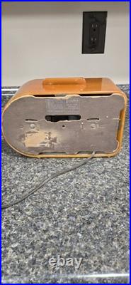1945 FADA 1000 BULLET CATALIN RADIO Rare Butterscotch Turns On Light Works