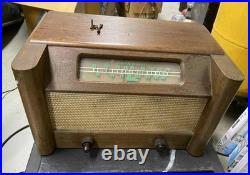 1946 Gilfillan Radio Model 66-A Vintage Tube AM Radio Claro Walnut Cabinet