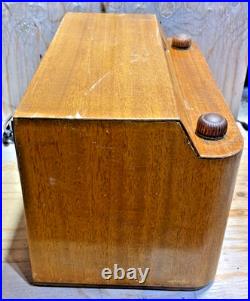 1947-1948 Antique tube AM radio Electrohome model PU1-4516 1947-1948 Antique tube AM radio Electrohome model PU1-4516