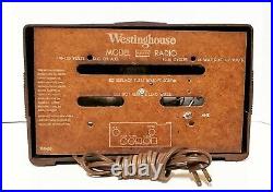 1950 Westinghouse H300T5 Art Deco Bakelite Vintage AM Tube Radio Excellent