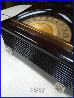 1950's Vintage Philco Tube Radio, Art Deco, Model 52-940. Works great