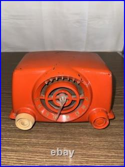 1951 Vintage CROSLEY BULLSEYE AM Tube BAKELITE RADIO 11-103 U Red Orange (As Is)