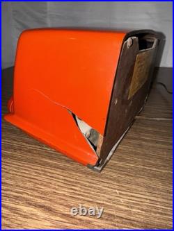1951 Vintage CROSLEY BULLSEYE AM Tube BAKELITE RADIO 11-103 U Red Orange (As Is)