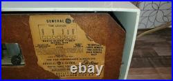 1954 General Electric Model 547PH VINTAGE TUBE RADIO ALARM CLOCK