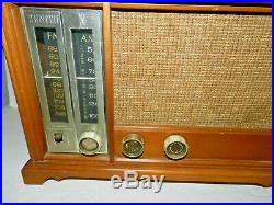 1959 Zenith AM/FM Long Distance Tube Radio Model X334 Works Vintage Antique Tabl