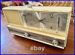 1960's Silvertone Tube Clock Radio 3042 White Restored Working See Video Demo