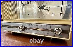 1960's Silvertone Tube Clock Radio 3042 White Restored Working See Video Demo