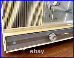 1960's Silvertone Tube Clock Radio 3042 White Restored Working See Video Demo