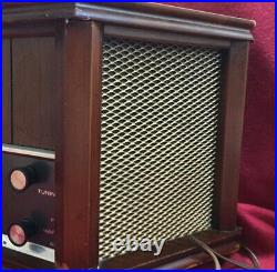 1961 Vintage Magnavox Table Top AM FM 22 Tube Radio Wooden Cabinet