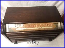 ANTIQUE Vintage RARE MINERVA MODEL W-710 TUBE RADIO IN WORKING CONDITION