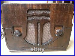 Antique 1930s wood Philco table radio Deco style. Original vintage condition