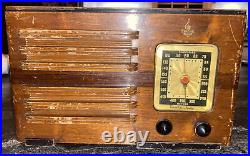 Antique 1939-40 Emerson Tabletop AM Radio DQ-334 Wood Ingraham Cabinet