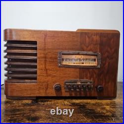 Antique Firestone Air chief Tube radio Model R-3131-A Works Antique Firestone Air chief Tube radio Model R-3131-A Works