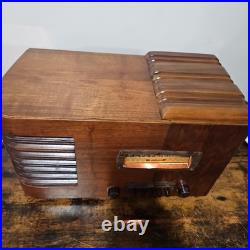Antique Firestone Air chief Tube radio Model R-3131-A Works Antique Firestone Air chief Tube radio Model R-3131-A Works
