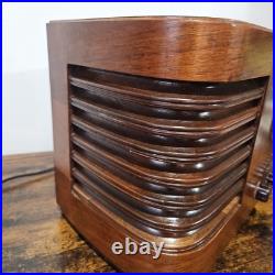 Antique Firestone Air chief Tube radio Model R-3131-A Works Antique Firestone Air chief Tube radio Model R-3131-A Works