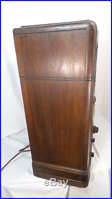 Antique RCA Victor T8 Tombstone Tube Table Top Radio Vintage