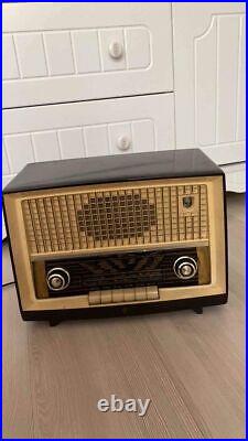 Antique vintage radio. Collectable item. Decorative radio home office decor