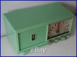 BEAUTIFUL 1960s VINTAGE GREEN PHILCO TRANSITONE MW+SW VALVE TUBE RADIO, WORKS A1