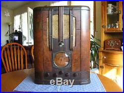 BEAUTIFUL RCA T9-10 OLD ANTIQUE VINTAGE WOOD TOMBSTONE TUBE RADIO. WORKS! EYE