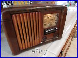BEAUTIFUL VINTAGE RCA VICTOR TUBE WOOD PUSHBUTTON AM RADIO WORKS GREAT, RESTORED