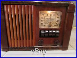 BEAUTIFUL VINTAGE RCA VICTOR TUBE WOOD PUSHBUTTON AM RADIO WORKS GREAT, RESTORED