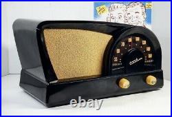 Beautiful 1950 Truetone Boomerang Shape D2017 Vintage Tube Radio Excellent
