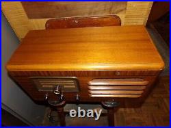 Beautiful Vintage 1838 General Electric Model F-70 AM-SW Tube Radio Powers Up