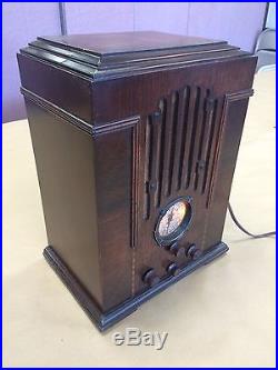 Beautiful Vintage 1935 Zenith Model 808 Tombstone 6-Tube Radio. Works Perfectly