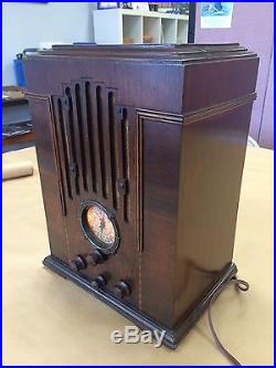 Beautiful Vintage 1935 Zenith Model 808 Tombstone 6-Tube Radio. Works Perfectly