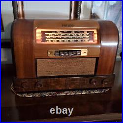 Beautiful Vintage 1941 Philco Radio Model 42-345 Looks and Plays Terrific Beautiful Vintage 1941 Philco Radio Model 42-345 Looks and Plays Terrific