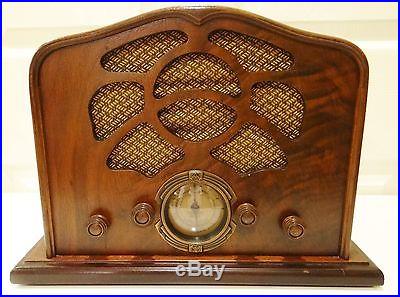Beautiful Vintage Antique Emerson Wood Table Top Radio Tube Plays Works