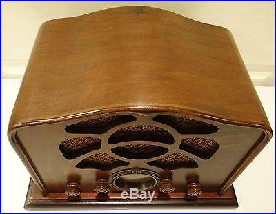 Beautiful Vintage Antique Emerson Wood Table Top Radio Tube Plays Works