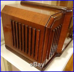 Beautiful Vintage Zenith 10S531 Table Top Tube Radio Works