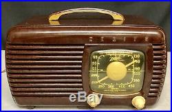 Beautiful, working 1940 Zenith 6D-510 vintage vacuum tube bakelite radio