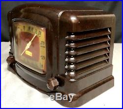 Beautiful, working 1946 Truetone #D-2610 Bakelite Vintage Deco Vacuum Tube Radio