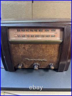 Bendix Bakelite 1949 AM/FM Tube Superheterodyne Radio Model 75P6U Vintage Bendix Bakelite 1949 AM/FM Tube Superheterodyne Radio Model 75P6U Vintage