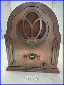 Colonial Vintage Cathedral Tabletop Radio No. 39