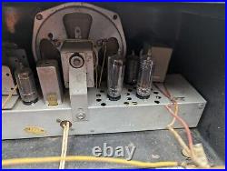 Crosley 10-135 White Automotive Dashboard Tube Radio VTG Powers On, Needs Repair