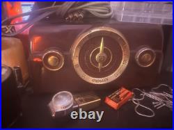 Crosley 10-138 vintage Maroon tabletop tube radio 1950s