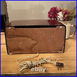 Crosley 10-138 vintage Maroon tabletop tube radio 1950s
