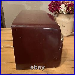 Crosley 10-138 vintage Maroon tabletop tube radio 1950s