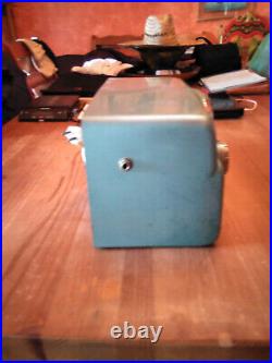 Crosley 10-140 vintage tabletop tube radio blue aqua 1950s