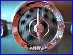 Crosley 10-140 vintage tabletop tube radio blue aqua 1950s